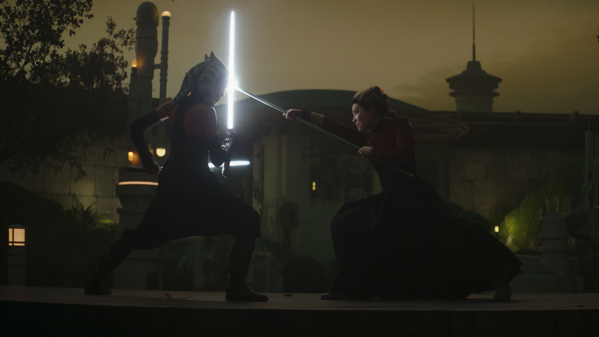 Ahsoka Tano (Rosario Dawson, Caitlin Dechelle) vs the Magistrate (Diana Lee Inosanto, Lauren Kim) in The Mandalorian Chapter 13: The Jedi - Lucasfilm Ltd.