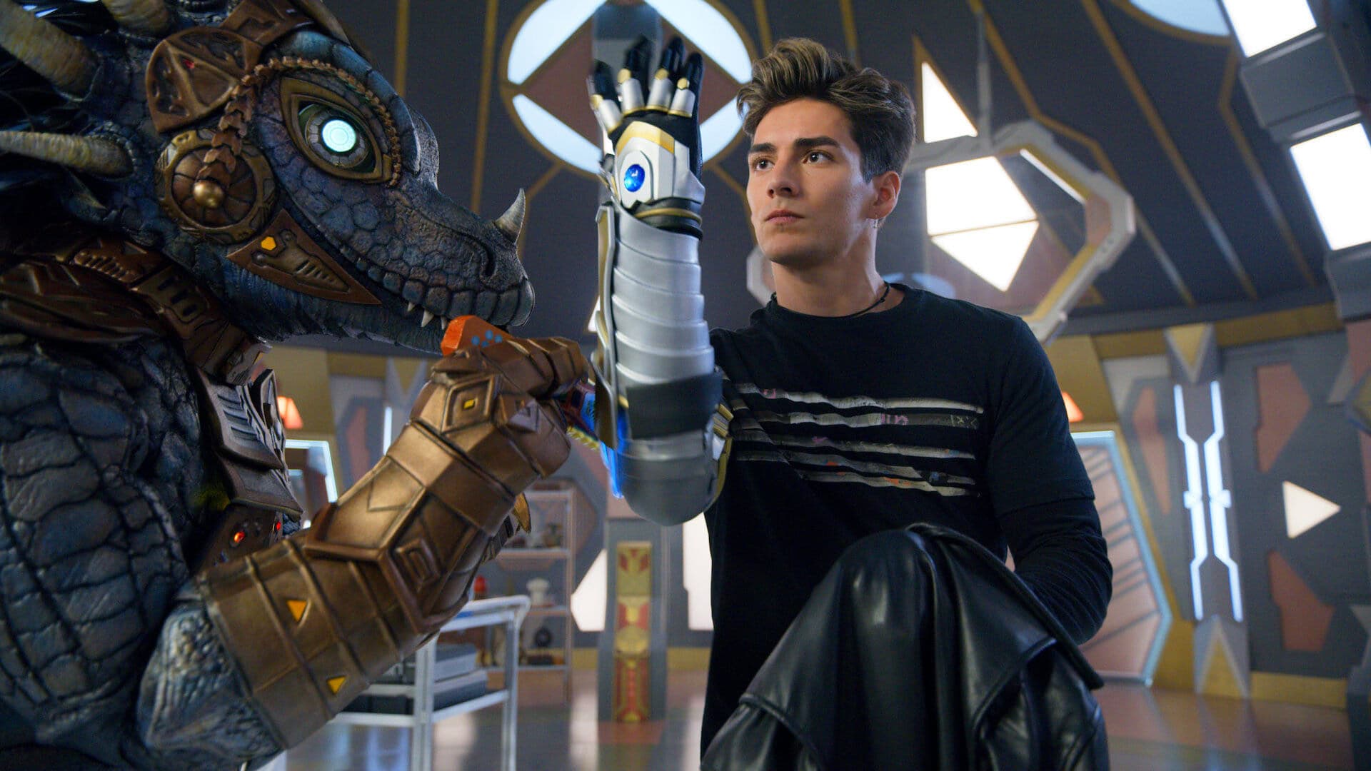 Javi Garcia (Chance Perez) with his new cybernetic arm in Power Rangers Cosmic Fury - Netflix © 2023